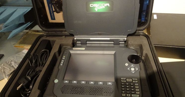 Analizator OSCOR Green to urządzenia do wykrywania i analizy transmisji radiowych z różnego typu urządzeń szpiegujących np. podsłuchów