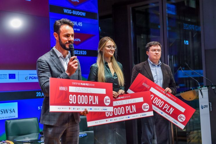 Laureaci III rundy akceleracyjnej Startup Hub Poland Prize - od lewej Dabbel (Niemcy), Laava Tech (Estonia), DAC (Czechy-Ukraina)
